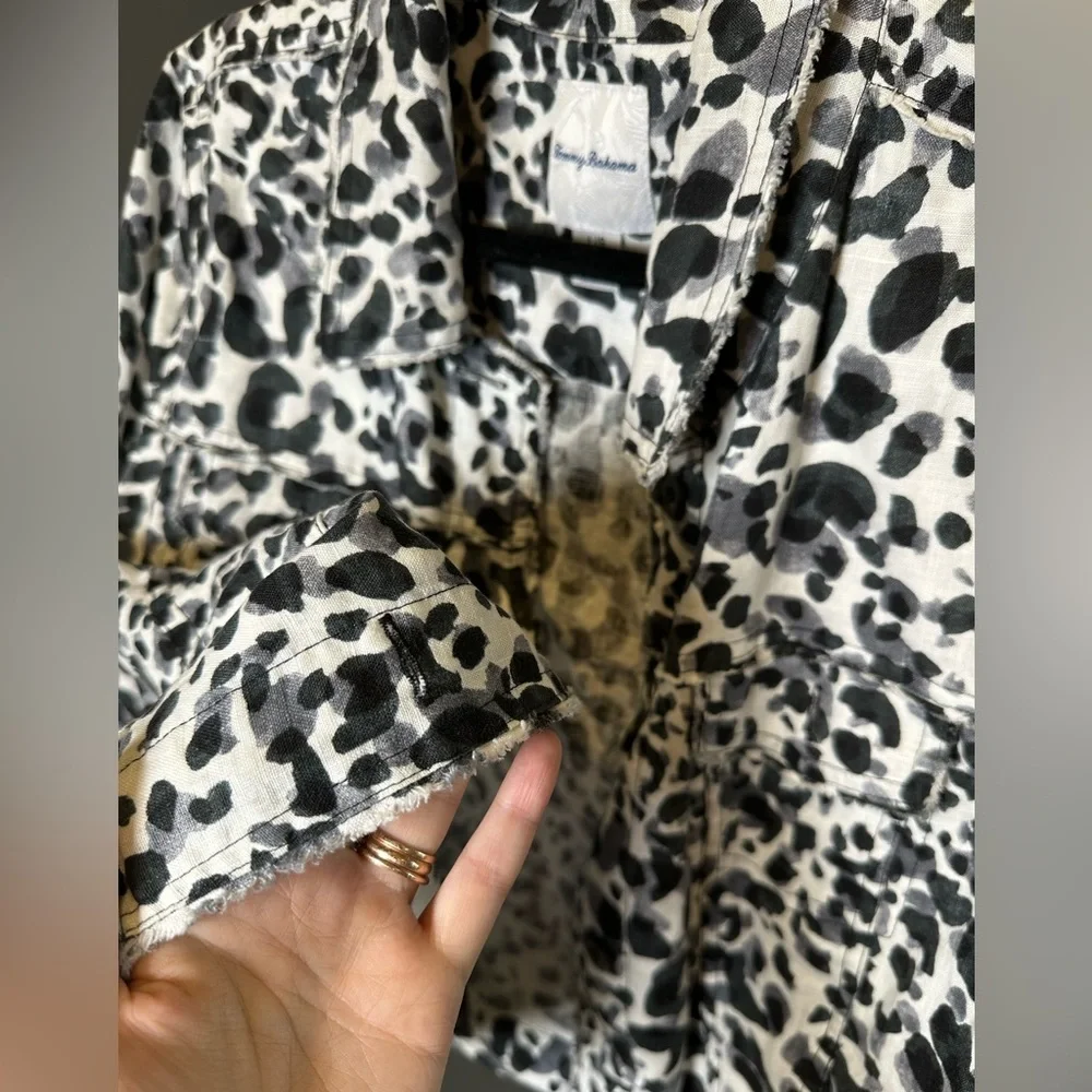 Tommy Bahama | Black and White Animal Patterned Linen Jacket | Large - Picture 5 of 8